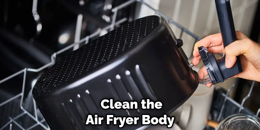  Clean the Air Fryer Body