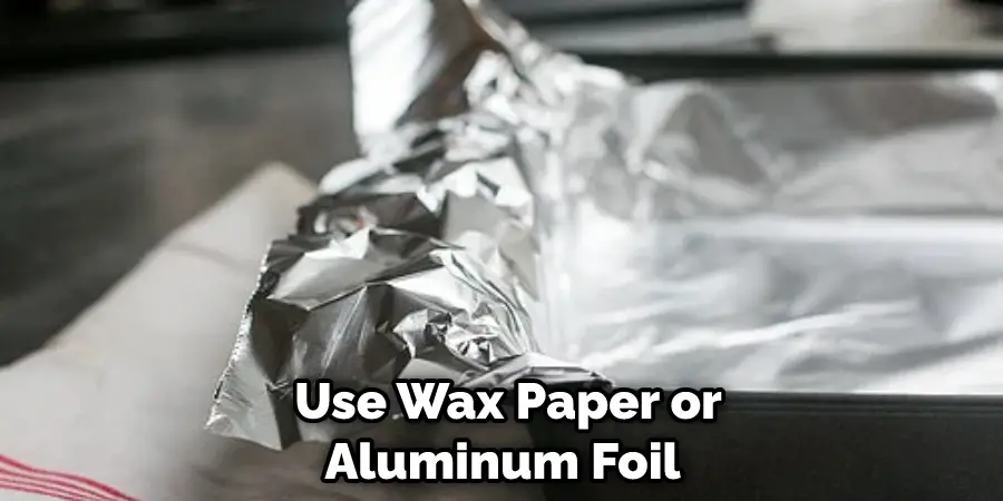  Use Wax Paper or Aluminum Foil