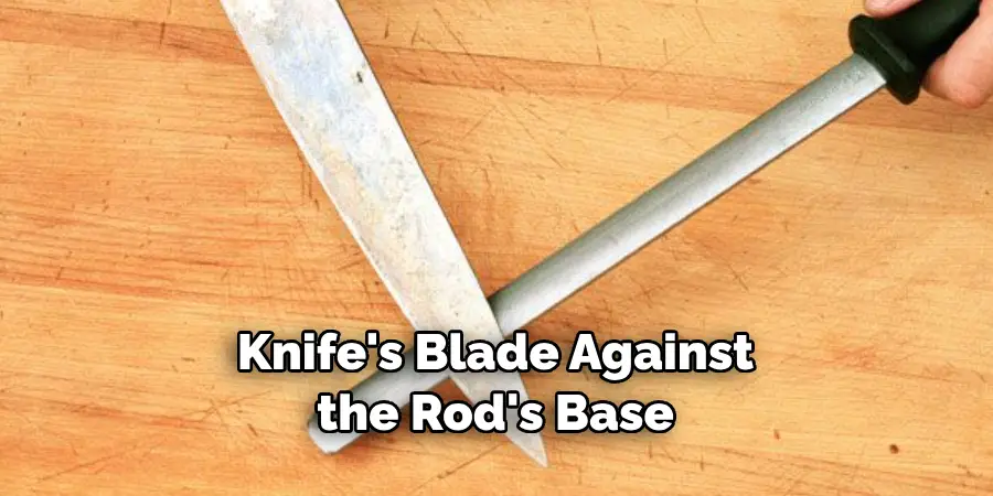 Knife's Blade Against the Rod's Base