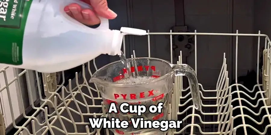 A Cup of White Vinegar