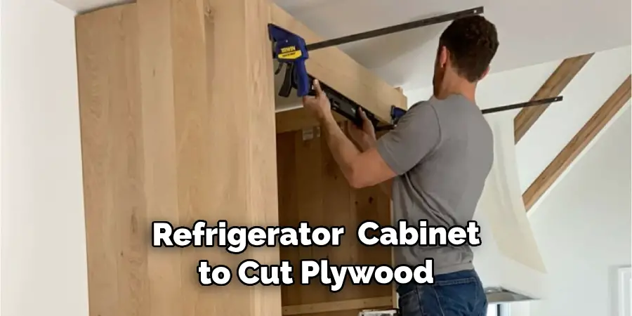 Built-in Refrigerator Cabinet is to Cut Plywood