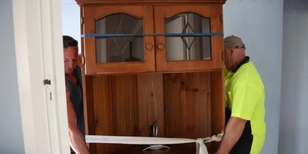 How to Dispose of Old Kitchen Cabinets