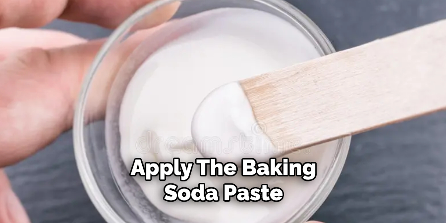 Apply the Baking Soda Paste 