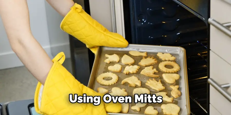 Using Oven Mitts