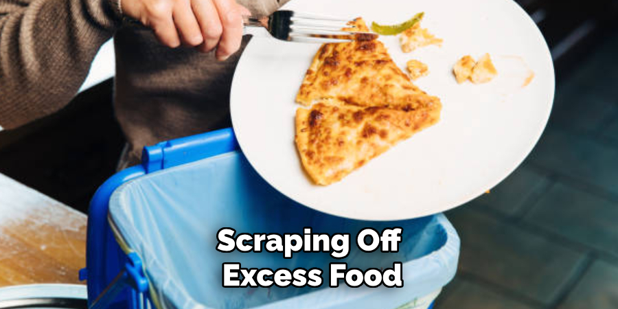 Scraping Off Excess Food