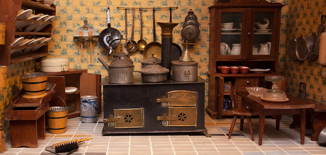 How to Antique Kitchen Cabinets
