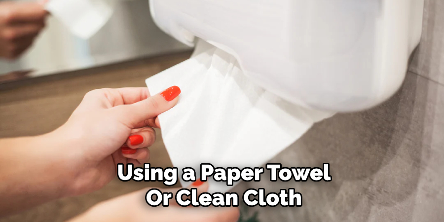 Using a Paper Towel
Or Clean Cloth