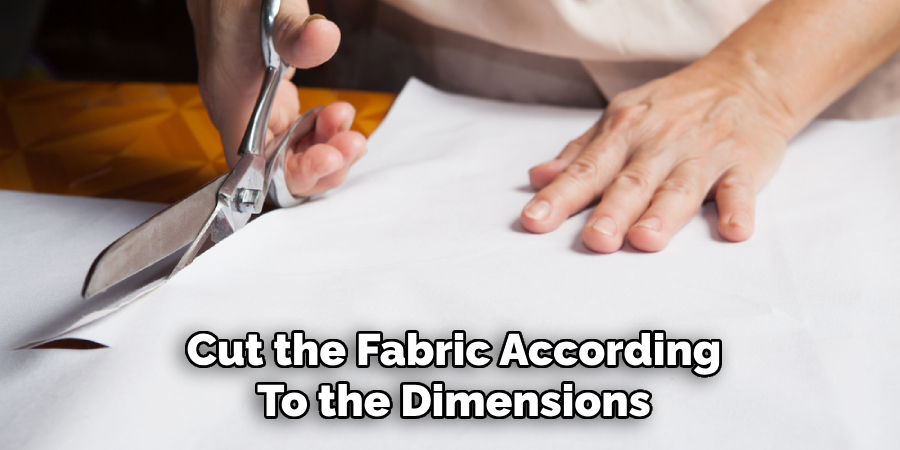 cut the fabric according to the dimensions