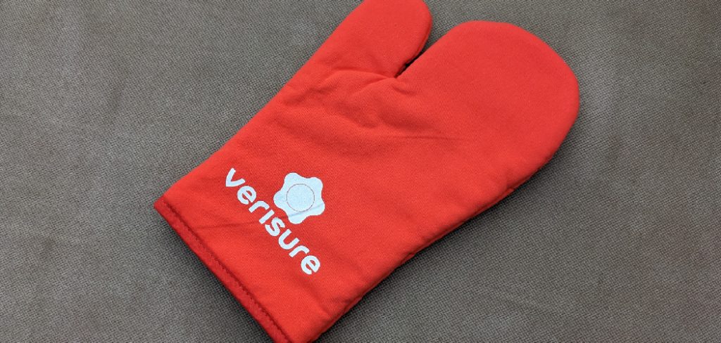 How to Clean Oven Mitts