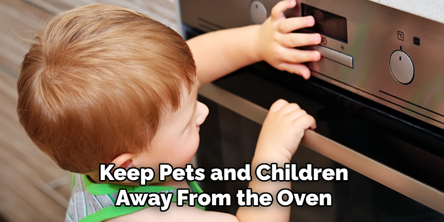 Keep Pets and Children
Away From the Oven