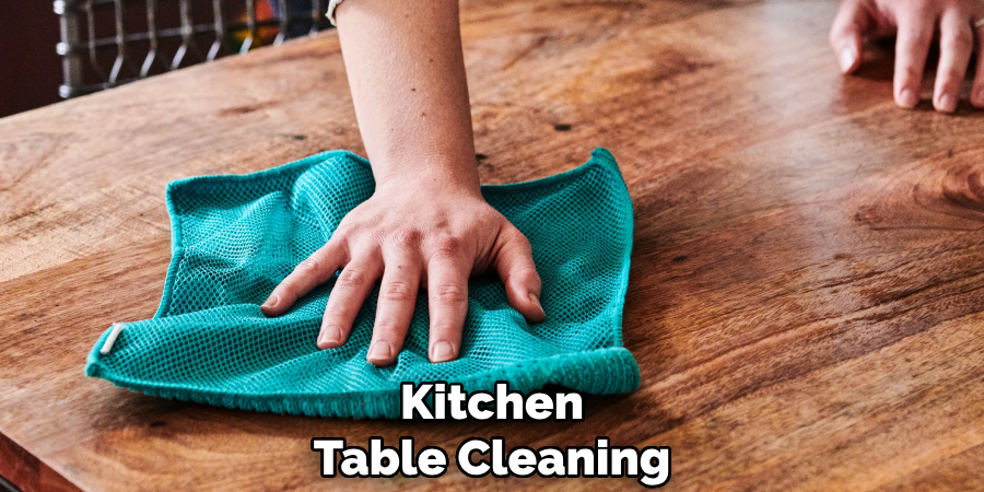 Kitchen
Table Cleaning