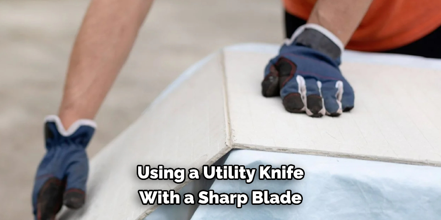 Using a Utility Knife With a Sharp Blade