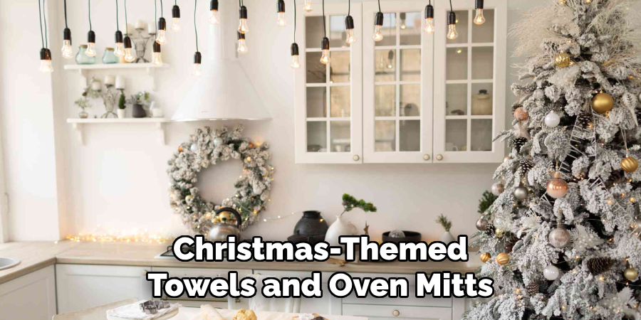 Christmas-Themed Towels and Oven Mitts