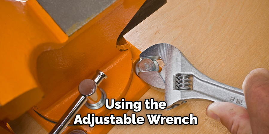 Using the
Adjustable Wrench